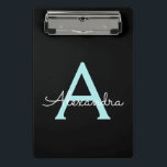 アクア ティール ブルー スクリプト ガーリー モノグラム ネーム ミニクリップボード<br><div class="desc">ブラックとアクア ティール ブルー ネーム プランニング クリップボード。豪華でおしゃれなスタイルが好きな人への、スイート16の誕生日、結婚式、ブライダルシャワー、結婚記念日、ベビーシャワー、バチェロレッテパーティーのプレゼントにぴったりです。</div>