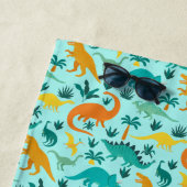 アクア |可愛いカラフル恐竜のパターン子供の名前 ビーチタオル (インサイチュ)