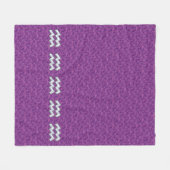 アクエリアスサインオン明るい赤紫色ピンクデジタル迷彩柄 フリースブランケット (正面(横))