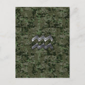 アクエリアス〔占星術の〕十二宮図サインオンウッドランドデジタル迷彩柄 ポストカード (正面)