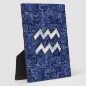 アクエリアス〔占星術の〕十二宮図シンボルの青いデジタル迷彩柄装飾 フォトプラーク (側面)