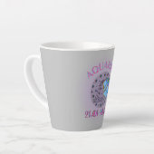 アクエリアス、〔占星術の〕十二宮図標識 カフェラテマグ (左アングル)