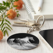 アクション内の白黒の馬 キーホルダー (側面)