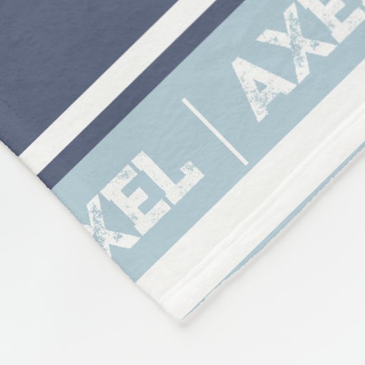 アクセルの名前はスポーツのモノグラムブルー白を意味する フリースブランケット (角)