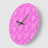 アクセント円（背景）花ピンク ラージ壁時計 (傾斜)