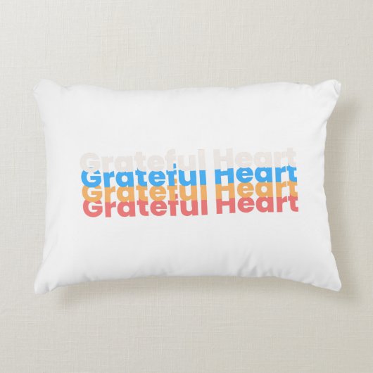 アクセント枕カラフルタイポグラフィ強靭ハート アクセントクッション (正面)