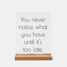 アクリルの看板に気づかない