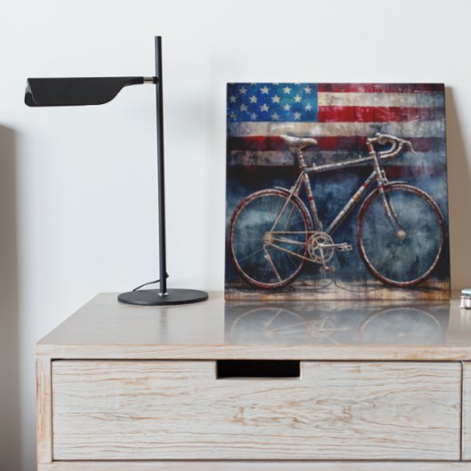 アクリル系アメリカ国旗の背景にレーシングバイク