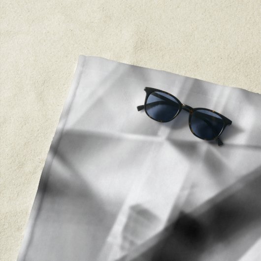 アクリル、グレーからホワイトの正方形の部分のコーナー ビーチタオル (インサイチュ)