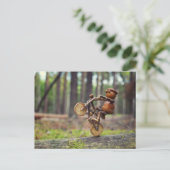 アクーン小妖精や小人が自転車はがきに乗って ポストカード (スタンド正面)