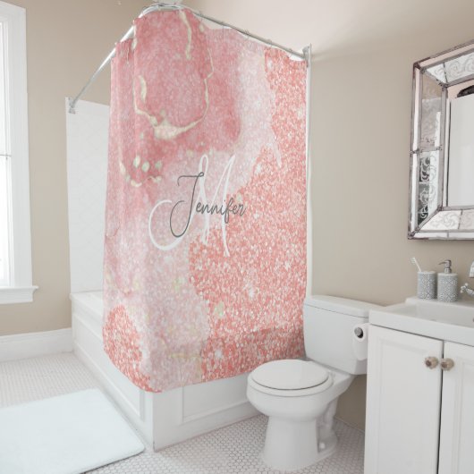 アゲガーリーートピンクグリッター赤面モノグラム シャワーカーテン (インサイチュ)