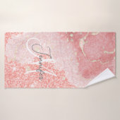 アゲガーリーートピンクグリッター赤面モノグラム バスタオル (バスタオル)