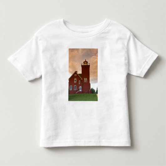 アゲート湾を見下ろすツーハーバーズの灯台 トドラーTシャツ (正面)