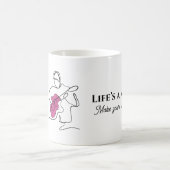 アコースティックギタープレーヤーのためのコーヒーマグ – ラインアート コーヒーマグカップ (中央)