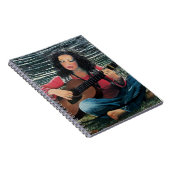 アコースティック遊ギターを使った女性の音楽 ノートブック (右側)