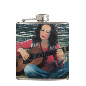 アコースティック遊ギターを使った女性の音楽 フラスク (正面)