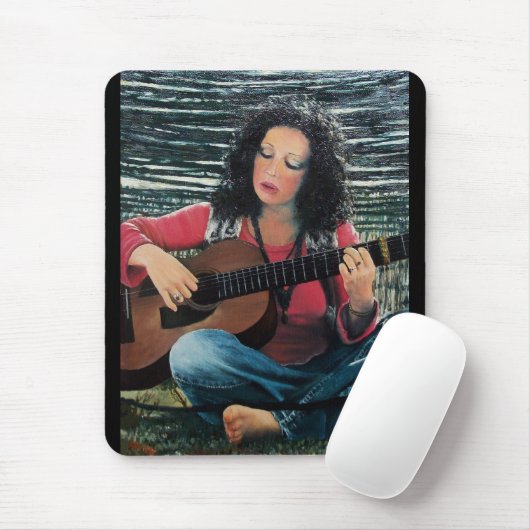 アコースティック遊ギターを使った女性の音楽 マウスパッド (マウス)