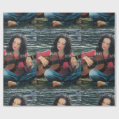 アコースティック遊ギターを使った女性の音楽 ラッピングペーパー (フラット)