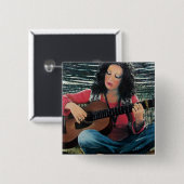 アコースティック遊ギターを使った女性の音楽 缶バッジ (正面&裏面)