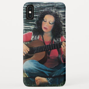 アコースティック遊ギターを使った女性の音楽 iPhone XS MAXケース