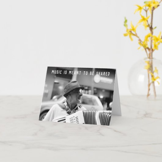 アコーディオンプレーヤアコーディオニスト音楽共有誕生日 カード (黄色い花)