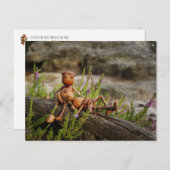 アコーンの小妖精や小人と女の子がヘザーで休む – 愛 ポストカード (正面/裏面)