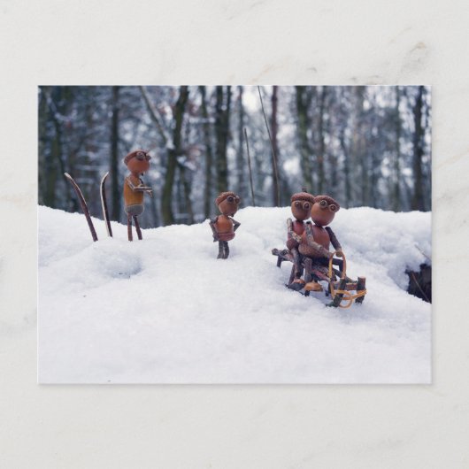 アコーン小人は雪の冬のはがきに乗る ポストカード (正面)