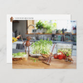 アコーン小妖精や小人はキッチンで緑のハーブを収穫している ポストカード (正面/裏面)