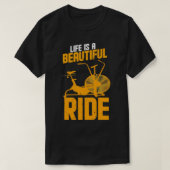 アサルトバイクトレーニング引用文ライフは美しいR Tシャツ (デザイン正面)