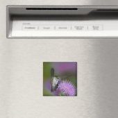 アザミの花で飛ぶルビーの喉のハチドリ マグネット (インサイチュ (食洗機))
