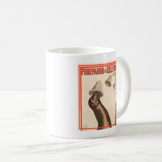 アシカが帽子を取るサーカスのポスター コーヒーマグカップ (正面右)