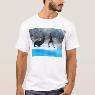 アシカに球を置くこと Tシャツ