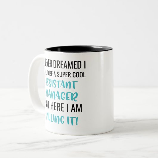 アシスタントになるとは夢にも思わすごいなかカッコいいった ツートーンマグカップ (正面左)