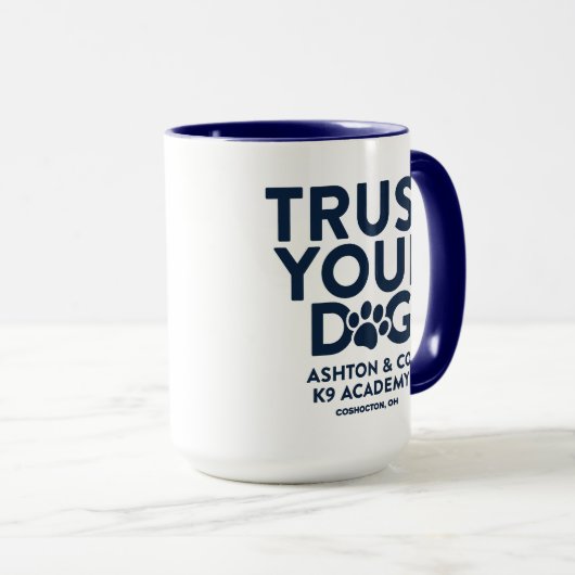 アシュトン&株式会社K9アカデミーあなたの犬を信頼15オンス。 マグカップ (正面右)