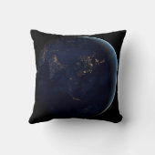 アジアとオーストラリアで夜の地球の都市の光 クッション (裏面)