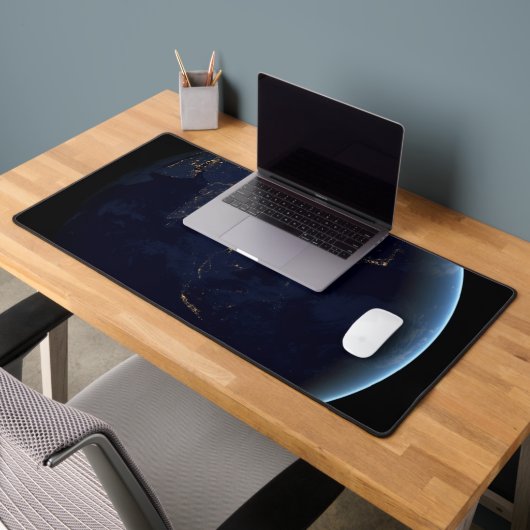 アジアとオーストラリアで夜の地球の都市の光 デスクマット (オフィス2)