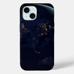 アジアとオーストラリアで夜の地球の都市の光 iPhone 15ケース