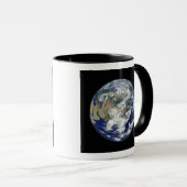 アジアを中心とした完全に照らされた地球 マグカップ (正面右)