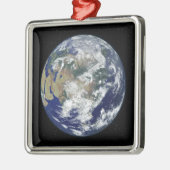 アジアを中心とした完全に照らされた地球 メタルオーナメント (左)