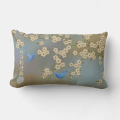 アジアアイボリーの花の青い鳥「生命の贈り物」 ランバークッション (正面)