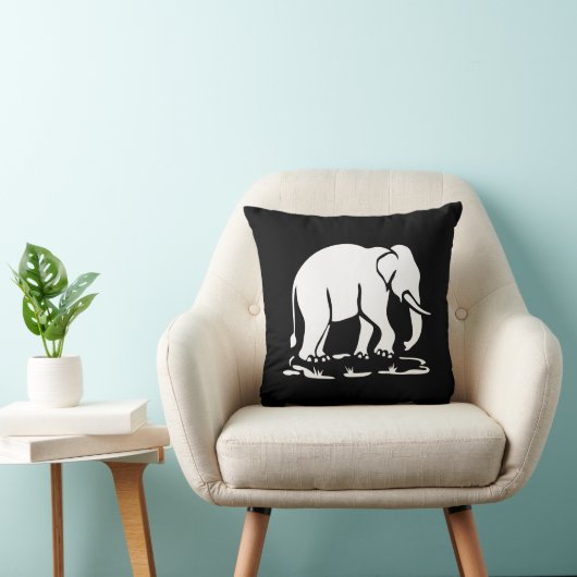 アジアゾウの前方にタイ象の移住の印 クッション (椅子)