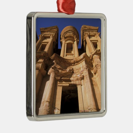 アジアヨルダンペトラ修道院のエルディア。 メタルオーナメント (右)