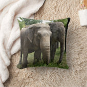 アジアンゾウが並ぶ クッション (ブランケット)