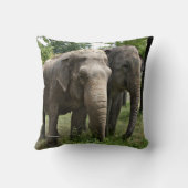 アジアンゾウが並ぶ クッション (裏面)