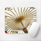 アジア人のペーパー傘 マウスパッド (マウス)