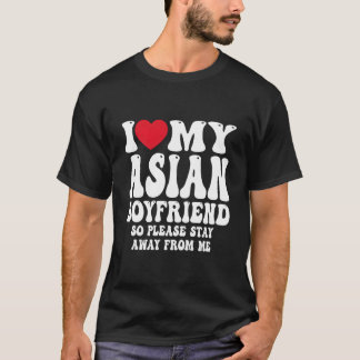 アジア人の友達大好きだからよそよそしくしないで Tシャツ