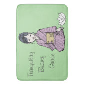 アジア人女性のピンクがかったメイブの着物 バスマット (正面縦)