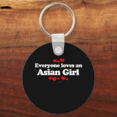 アジア人女性のTシャツが大好き キーホルダー (正面)