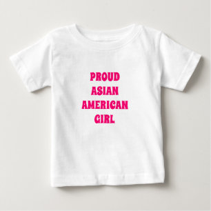 アジア誇りを持ったアメリカンガール、ピンクの白ベビーTシャツ ベビーTシャツ