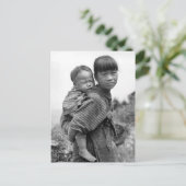 アジア運の少女の背中の子(1908年) ポストカード (スタンド正面)